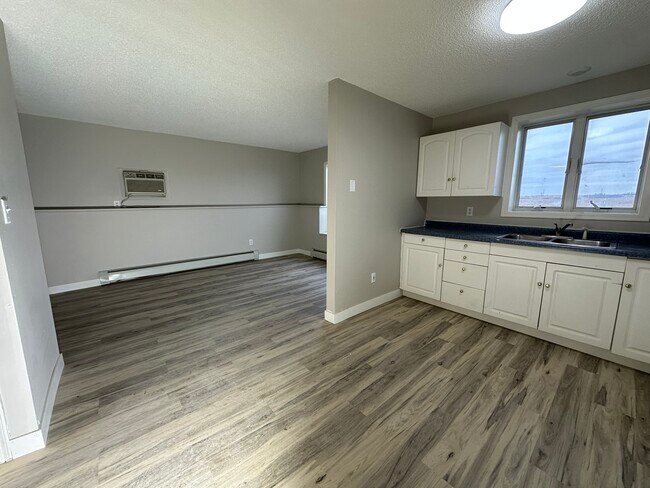 Photo - 1095 W 6th St Unit 4