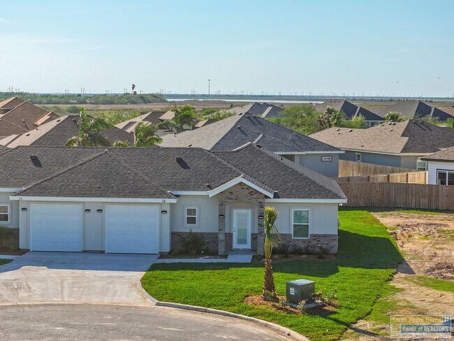 18 S Bay Hill Dr