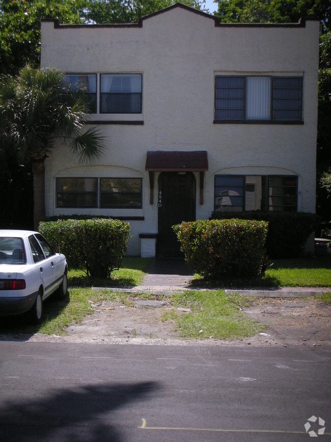 Building Photo - 4540 Royal Palm Ave Unit 6 Rental