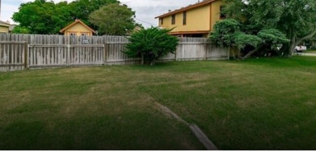 Photo - 1101 Montreal Dr