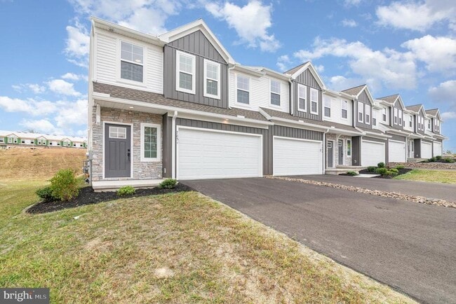 Building Photo - 7851 Briarwood Dr Rental