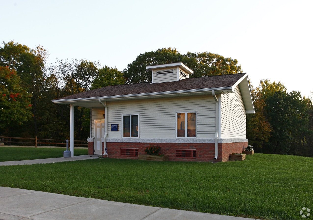 Photo - Orange Village