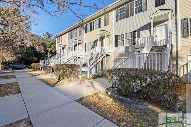 Building Photo - 304 Laurel Oak Ln Rental