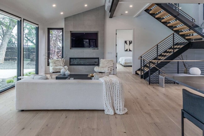 Building Photo - Modern Luxury Rental with Unobstructed Fla...