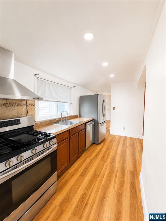 Building Photo - 544 Linden Ave