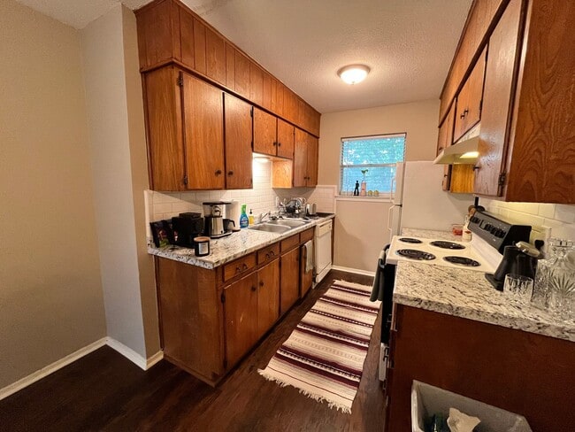 Photo - 1107 N Locust St Unidad 4