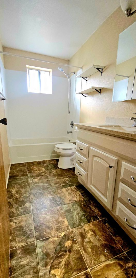 Photo - Cedar St. 2bed/1.5 bath duplex - Recently ...