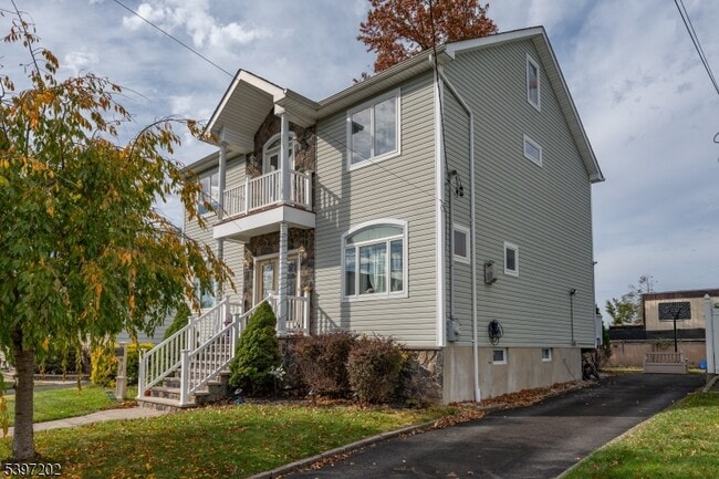 Photo - 27 Evergreen Ave