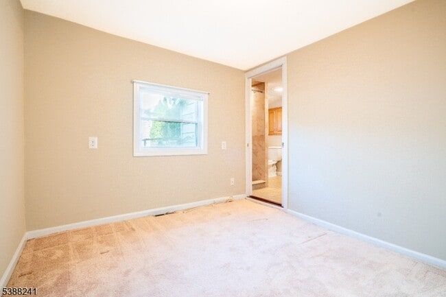 Photo - 354 Maxim Dr