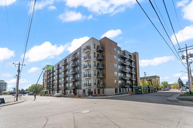 Photo - 517 67 Av SW