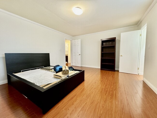 Photo - 1088 Dunlop Ave