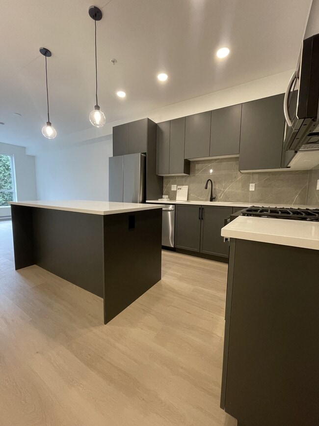 Photo - 3480-146A 146A St