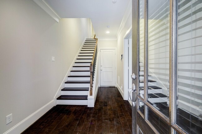 Photo - 726 N Shepherd Dr