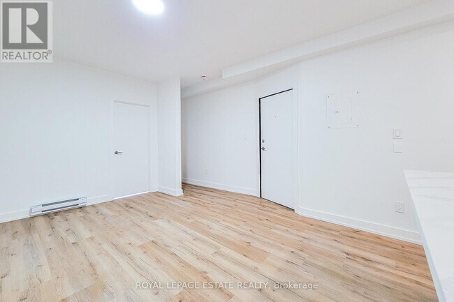 Photo - 1052 Barton St E Unité 1