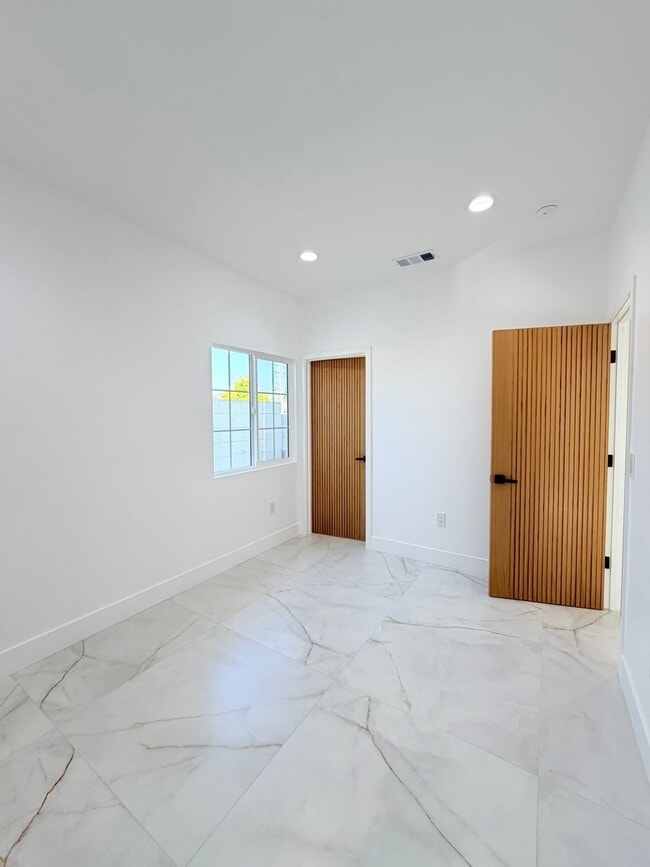 Photo - 604 S Vicki Ln