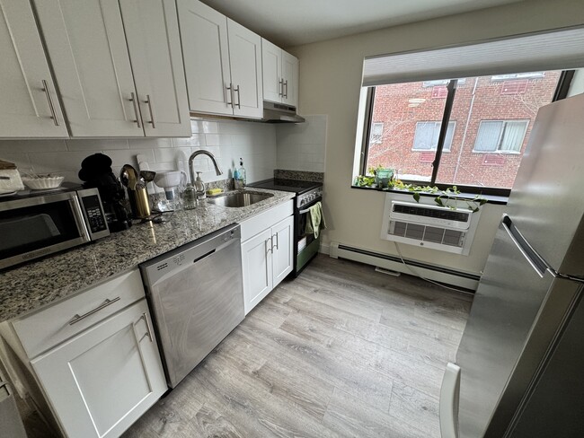 Building Photo - 16 Chester St Unit 32