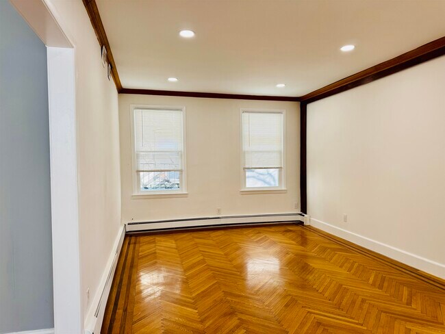 Photo - 69 W 39th St Unidad 2