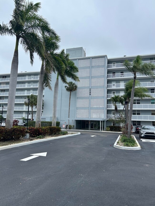 Building Photo - 5500 NW 2nd Ave Unit 717 Boca Raton