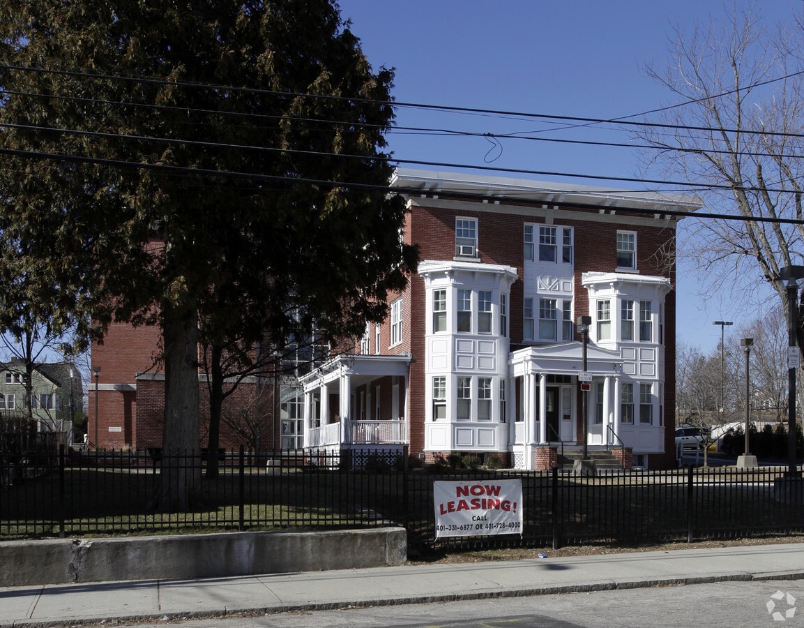 Photo - Carleton Court Apartments