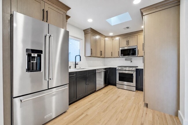 Photo - 7809 Broadway Unit 2