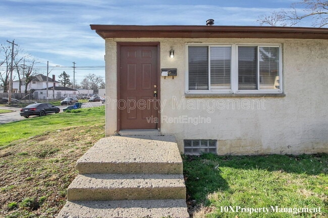 Photo - 2459 Hiawatha St