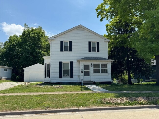 Building Photo - Newly Remodeled 4 Bed House Available Now!