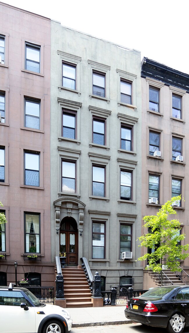 Photo - 392 Clinton St