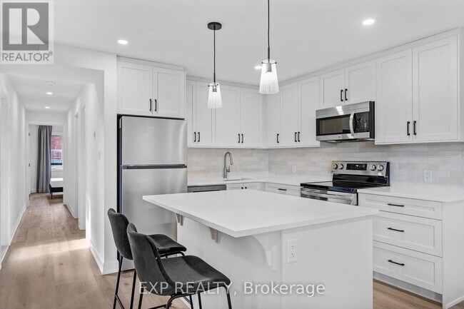 Photo - 885 Somerset St W Unit 2