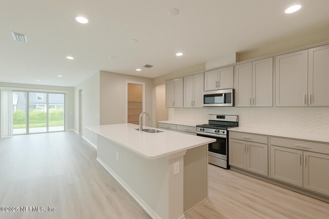 Photo - 1827 Amberly Dr