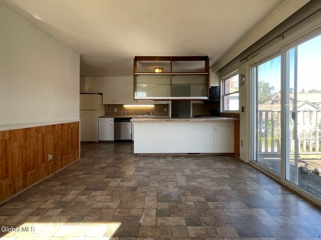 Photo - 1725 Union St