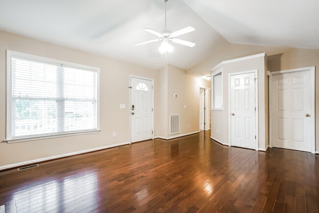 Photo - 621 Groveton Trail
