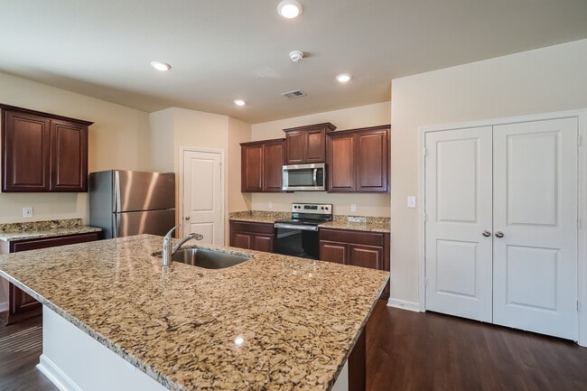 Photo - 580 Clover Cir