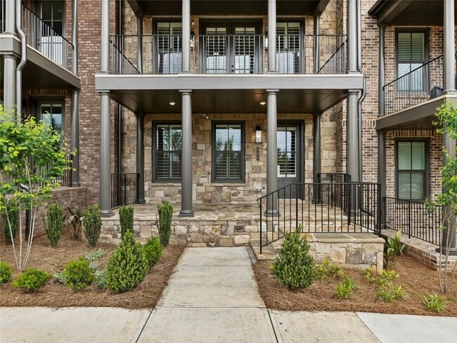 Photo - 355 Chiswick Cir