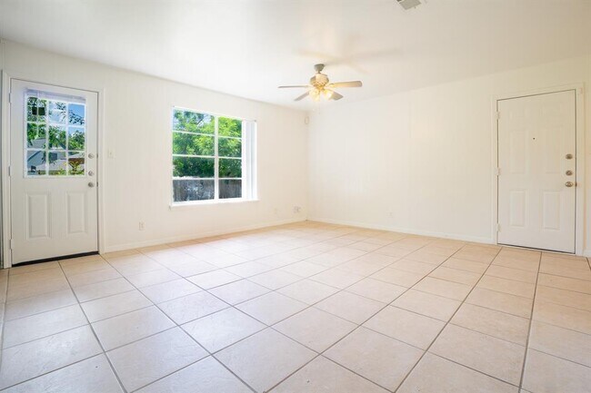 8204 Easter Cove