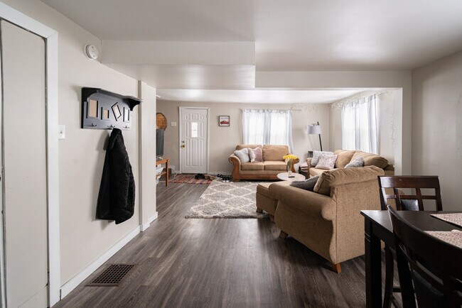 Photo - 2509 Olive St