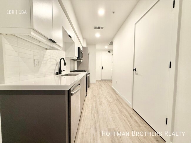 Building Photo - 1100 W Temple St Unit 604