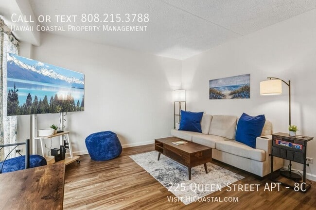 Photo - 225 Queen St