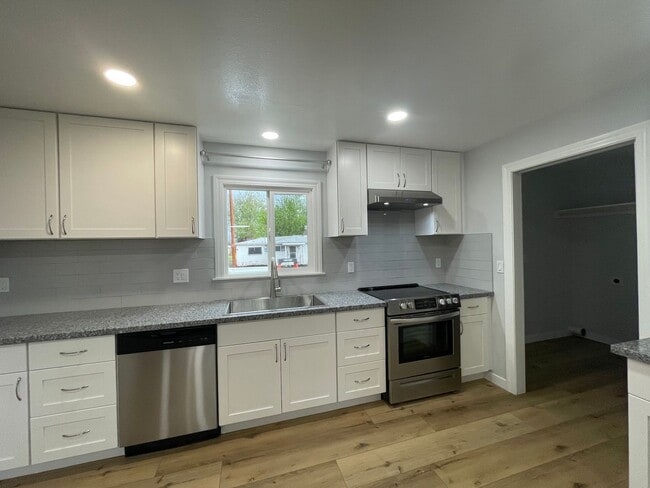 148 & 148 1/2 Winema Way