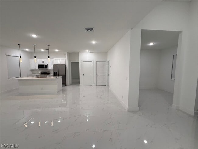 Photo - 3311 72nd St W