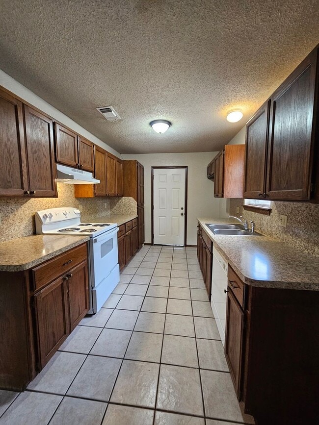 Photo - (3) Bed/(2) Bath in West Norman Avail NOW!