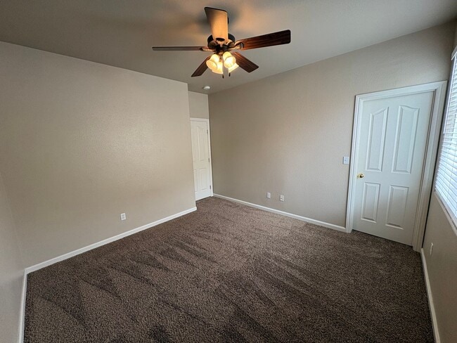 Photo - Spacious NW Visalia home Near Shopping Center Available Now!