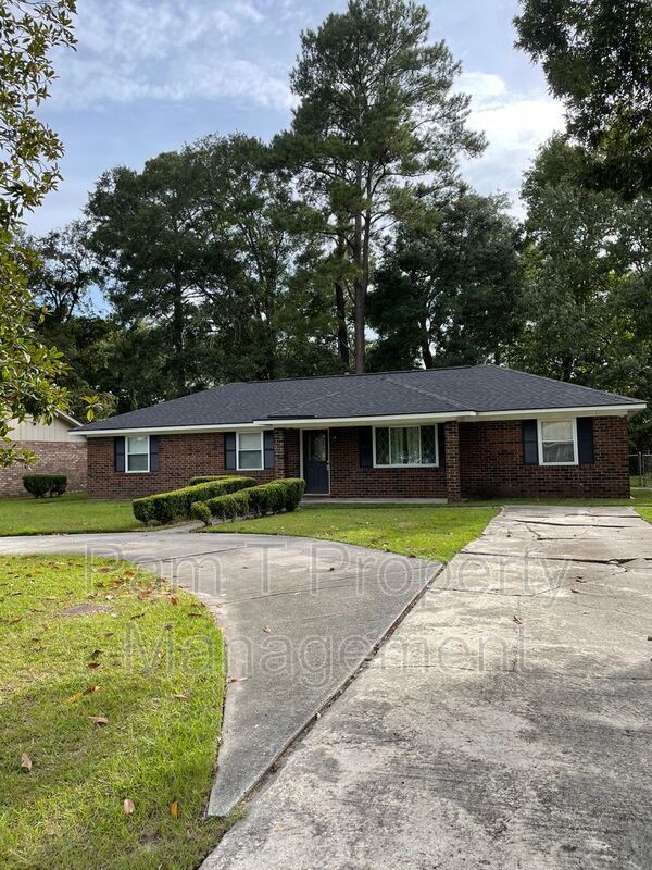 Photo - 211 Holiday Dr House