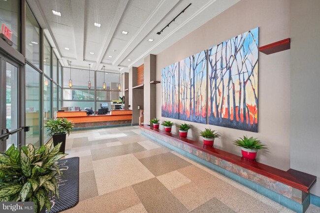 Building Photo - 4600 S Four Mile Run Dr Unit 423