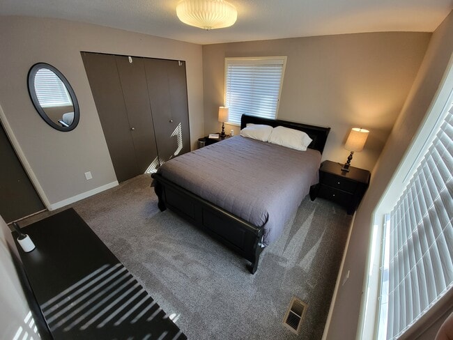 Dormitorio principal - 8111 NE 27th St