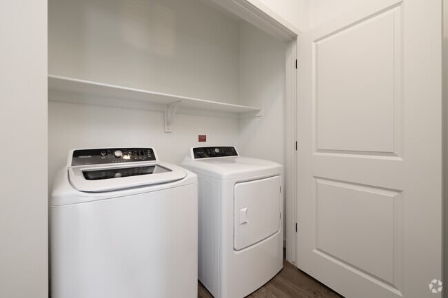 2BR, 2BA - 1,226SF - Laundry