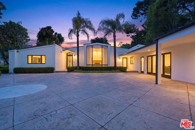 Building Photo - 999 Casiano Rd