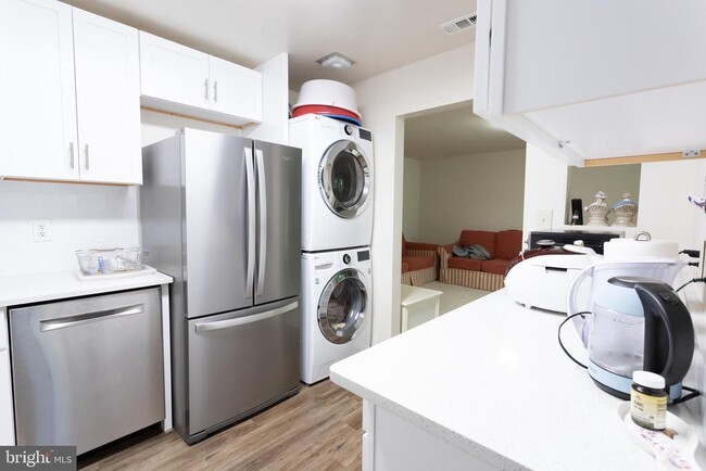 Building Photo - 1540 Northgate Square Unit 1540-31B