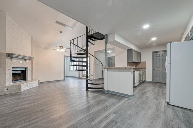 Photo - 940 Somercotes Ln