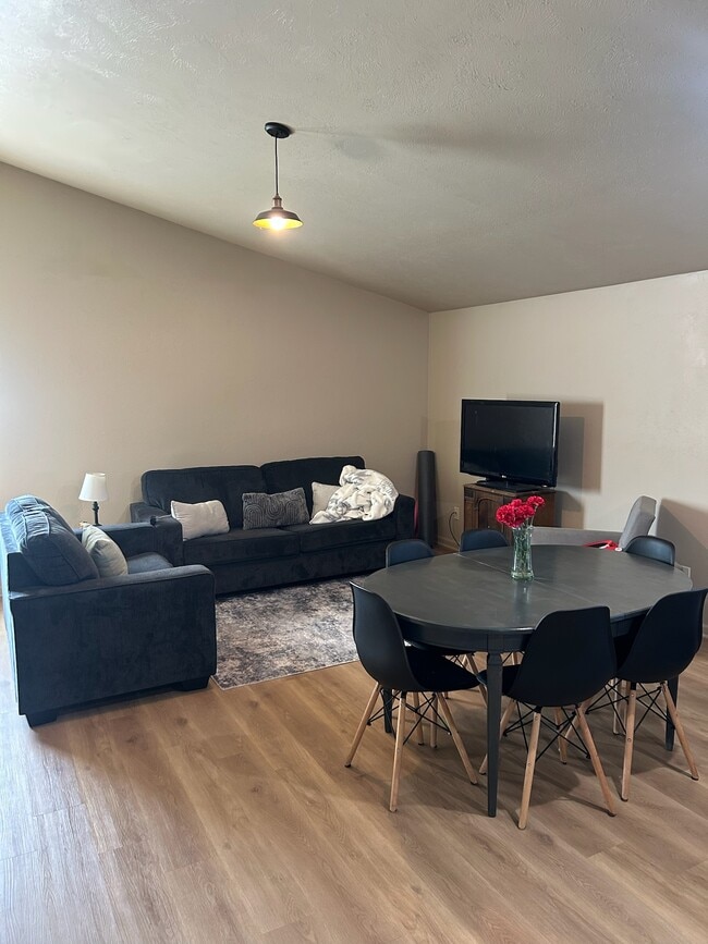 Photo - 450 N Montana St