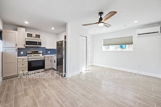 Photo - 3012 Broadway